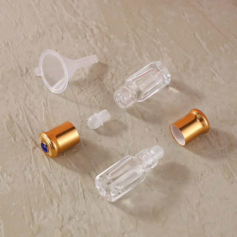5 ชิ้น 3 มิลลิลิตรใสแปดเหลี่ยมขวดแก้วลูกกลิ้งเปล่า W/ฝาอัญมณีสีฟ้า 5 กรวยรีฟิลสำหรับน้ำมันหอมระเหยน้ำหอม