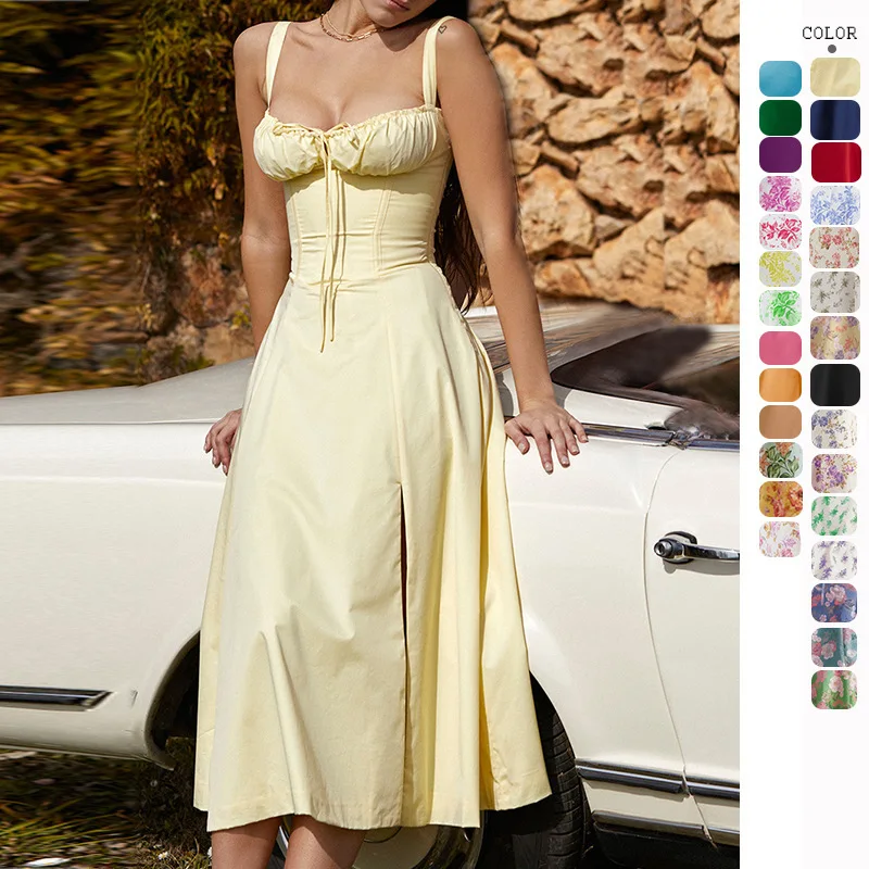 Tief ausgeschnittenes, elegantes, modisches, trägerloses Kleid. Zartes langes Damenkleid im französischen Stil, perfekt für Termine, Geburtstage und Partys