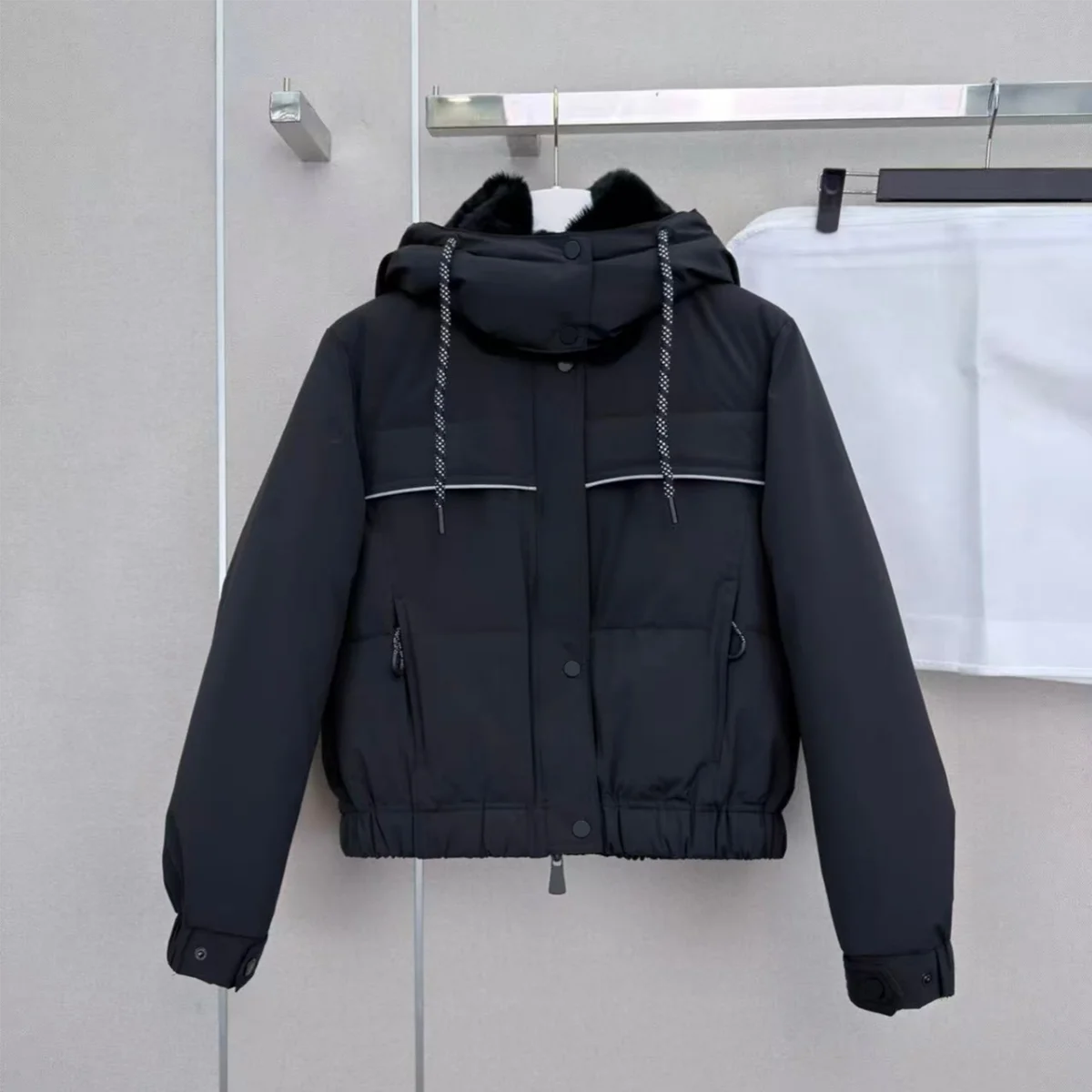 2026 high-quality women's zipper pocket windproof short down jacket26101683