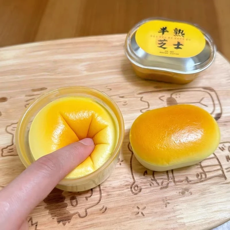 1 Buah Mainan Squishy Kue Keju Realistis, Lentur, Pereda Stres, Mainan Dekompresi, Kue Keju Setengah Matang, Mainan Lelucon, Lengket di Jari