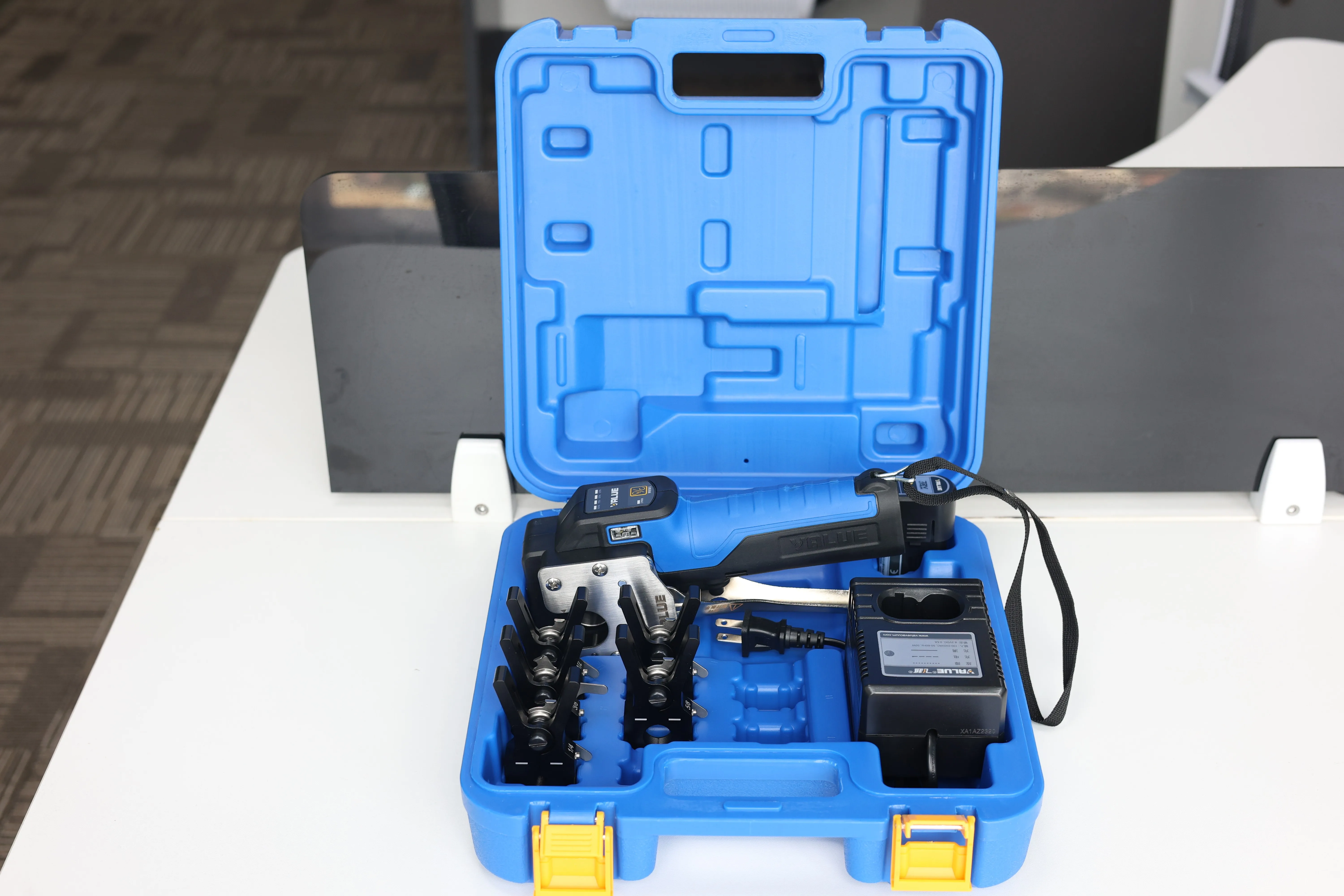 

VEF-1 Electric Copper Tube Expander Fully Automatic Lithium Battery Expander Flared Tube Expander Tools