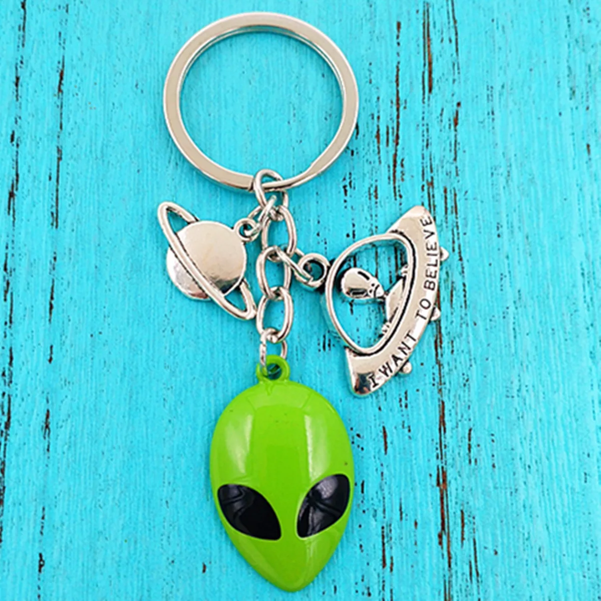 1PCTrendy Key Ring Zinc Alloy Spray Painted Green Alien Keychain with Cool Charm, Decorative Accessory for Bags & Backpacks Gift
