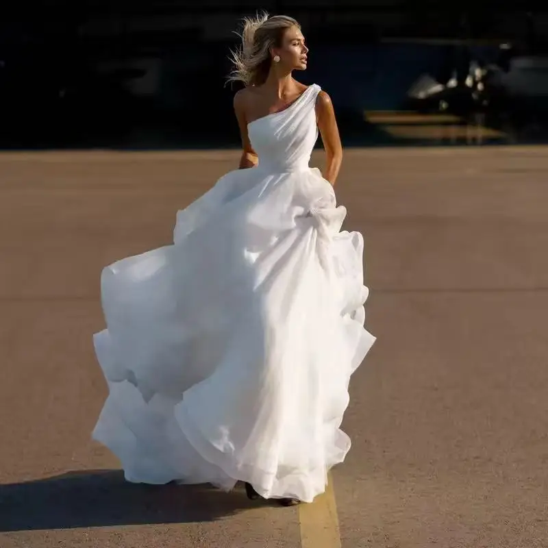 

Customized One Shoulder A Line Wedding Dresses Sleeveless Pleat Floor Length Bohemian Beach Vestido Noiva Gowns