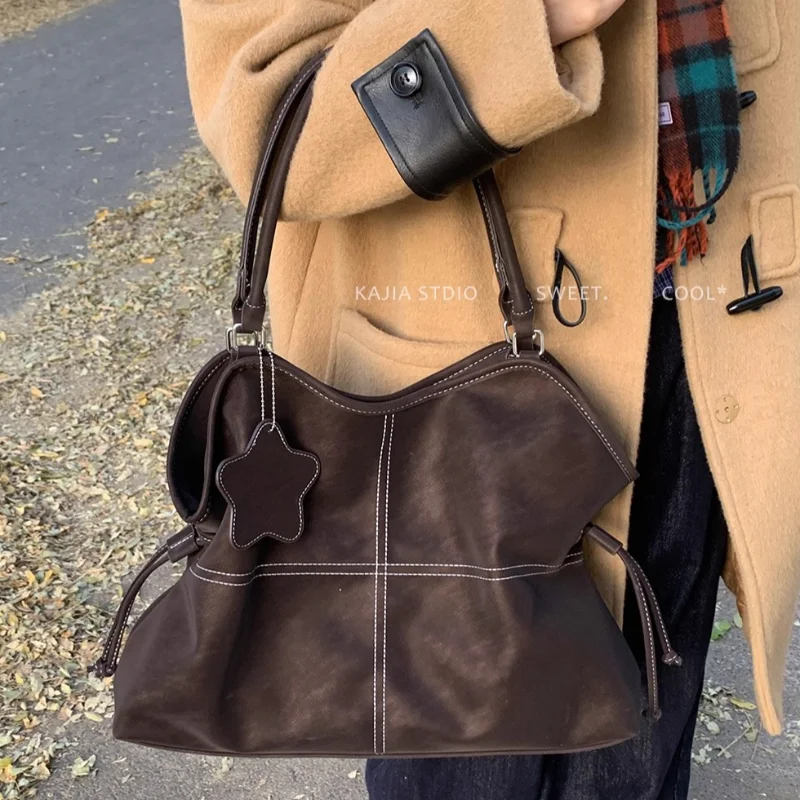 

Vintage Suede Underarm Bag Large Capacity Tote Bag Contrast-stitch Women Shoulder Handbag Versatile Commut Bag With Star Pendant