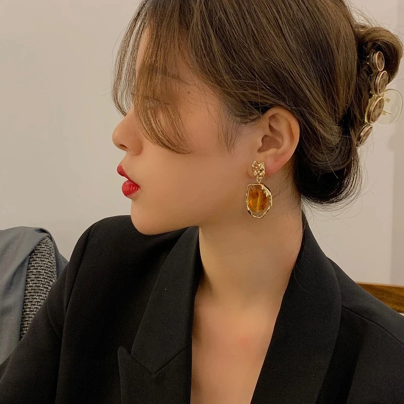 Exaggerated Personality Irregular Resin Clip on Earrings Europe America Fashionable Vintage Geometric Earrings Women Jewelry