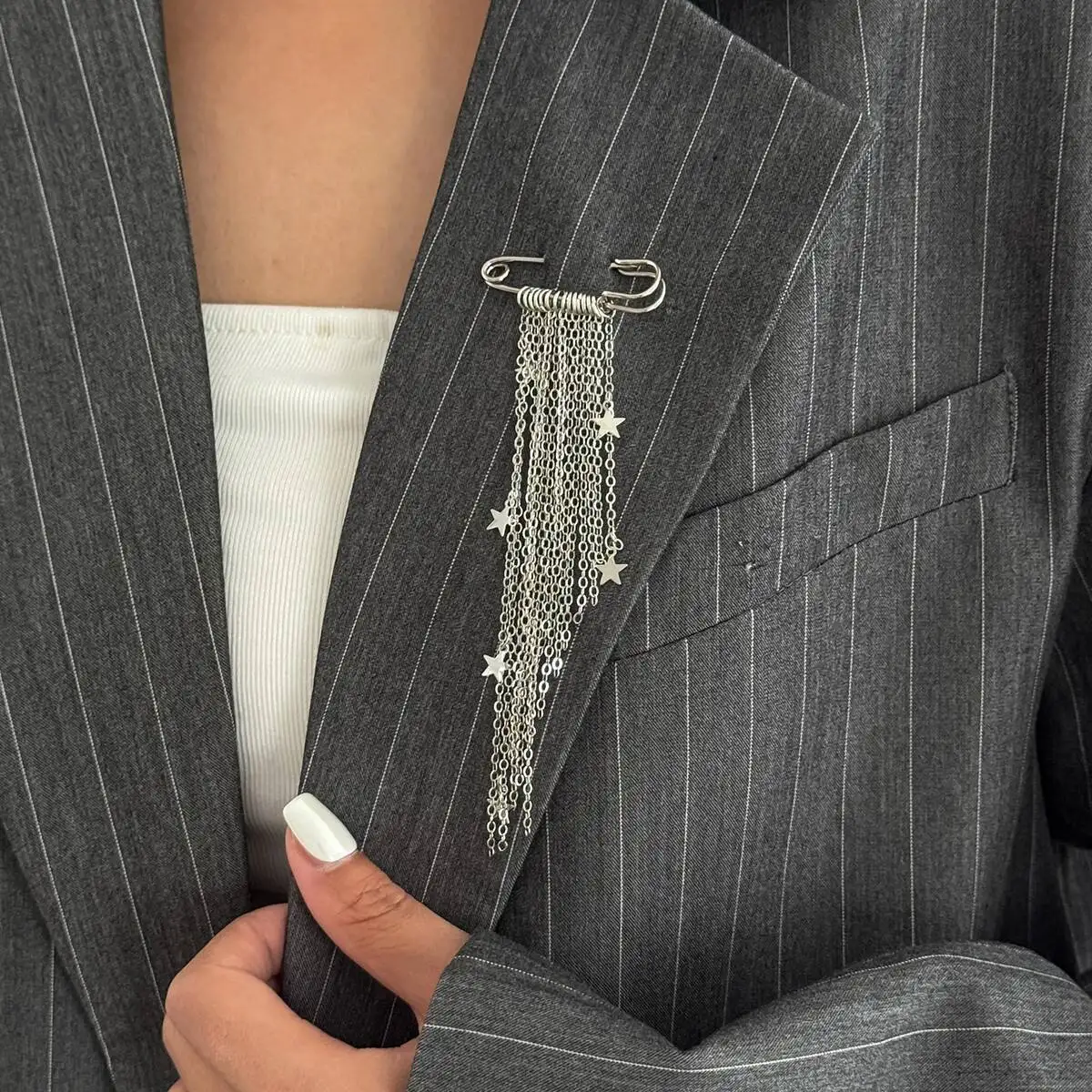 SHIXIN Fashion Metal Stars Tassel Brooches for Women Simple Cool Silver Color Pentagram Brooch Pins Clothing DIY Accessories