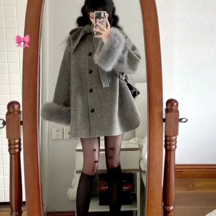 Hepburn style gray woolen coat for petite women in autumn and winter, new mid to long butterfly knot woolen cloak coat