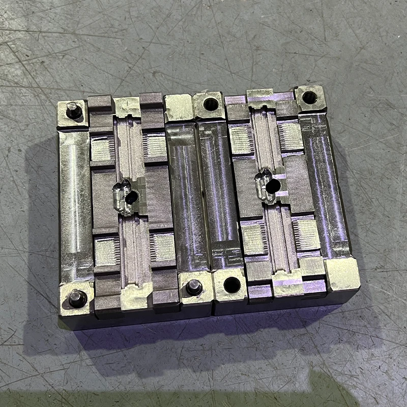 150/250 Vertical/Horizontal Injection Molding Machine Mold Harness Mechanical Mold Support Customization