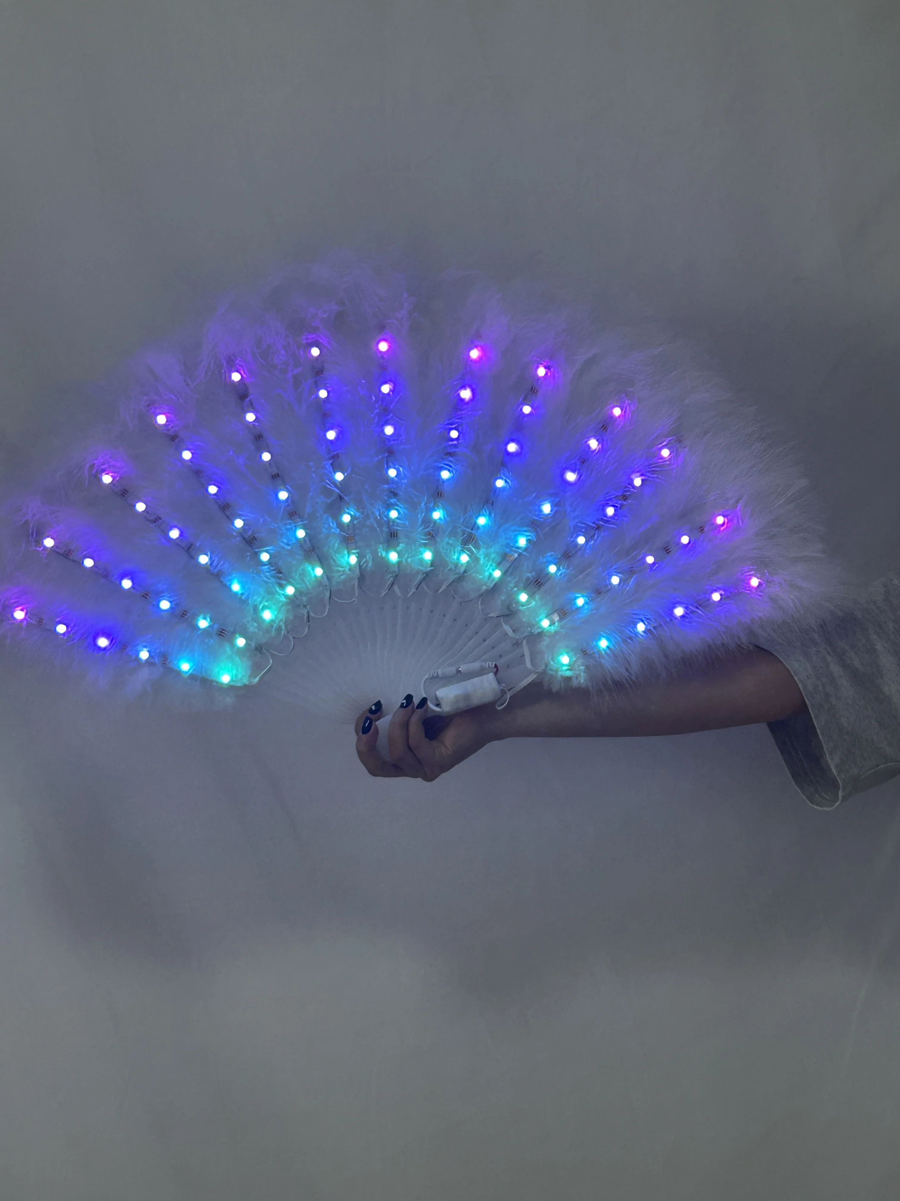 Right Hand Fan LED Lighting White Feather Fan 40*70cm Stage Performance Character Props Portrait Shooting Costume Matching Props