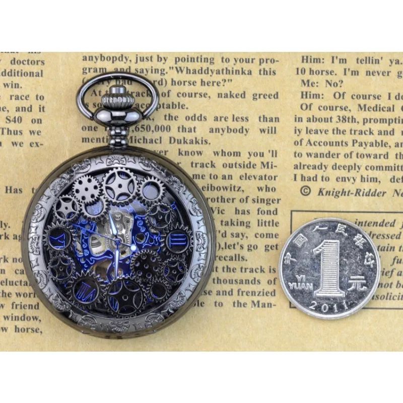 Jam tangan saku mekanis pria, arloji kerangka Steampunk angka Romawi biru dengan hadiah rantai Fob