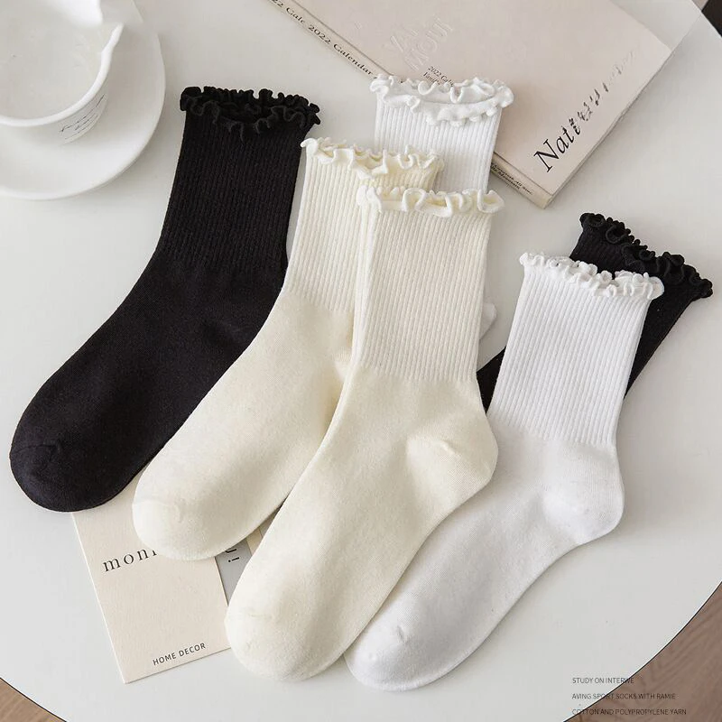 5 Pairs of Women\'s Socks Pleated Middle Tube Casual Short Tube Breathable Black and White Set Spring and Autumn