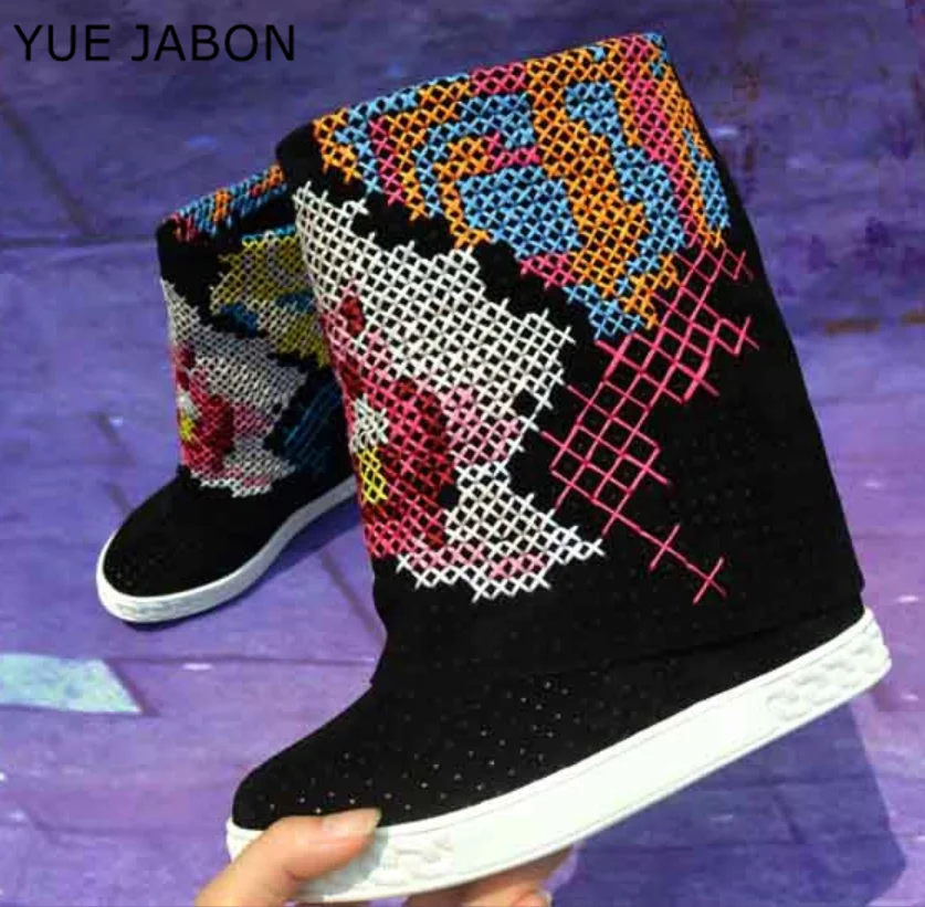 

Women Western High Boots Mixed Color Round Toe Thick Heel Hand Embroidery Boots Fashion Street Outdoor Knight Women Shoes