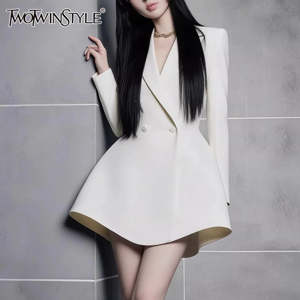 

TWOTWINSTYLE White Loose Spliced Folds Chic Dresses for Women Lapel Long Sleeve Elegant Luxury Dress Female Autumn Fashion New
