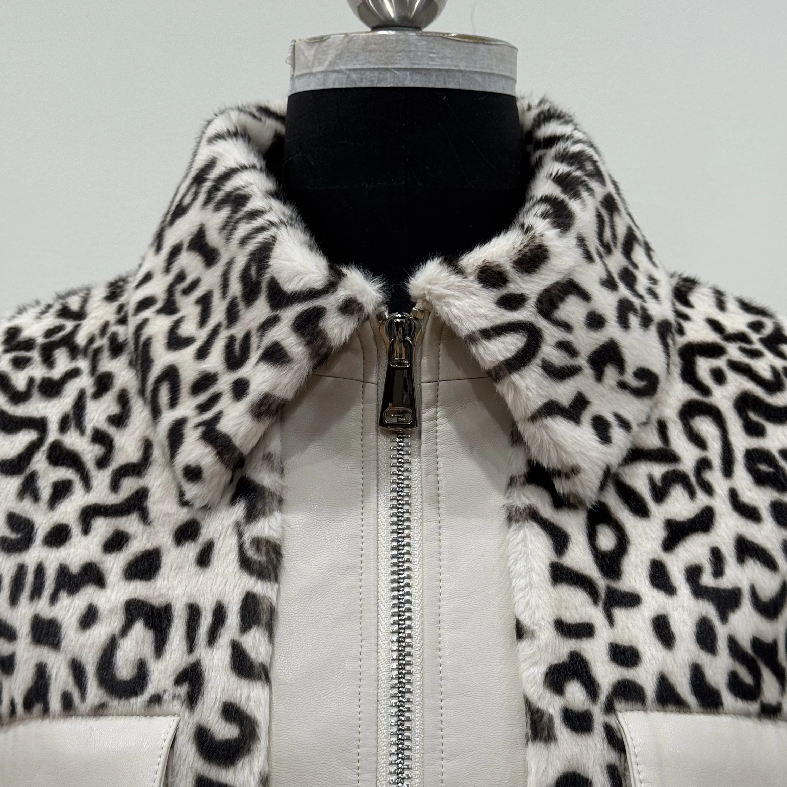 Bo cui Damen-Jacke mit Leopardenmuster, Revers und Reißverschluss, lockerer, langärmliger, modischer, gespleißter Pelzmantel für Herbst und Winter