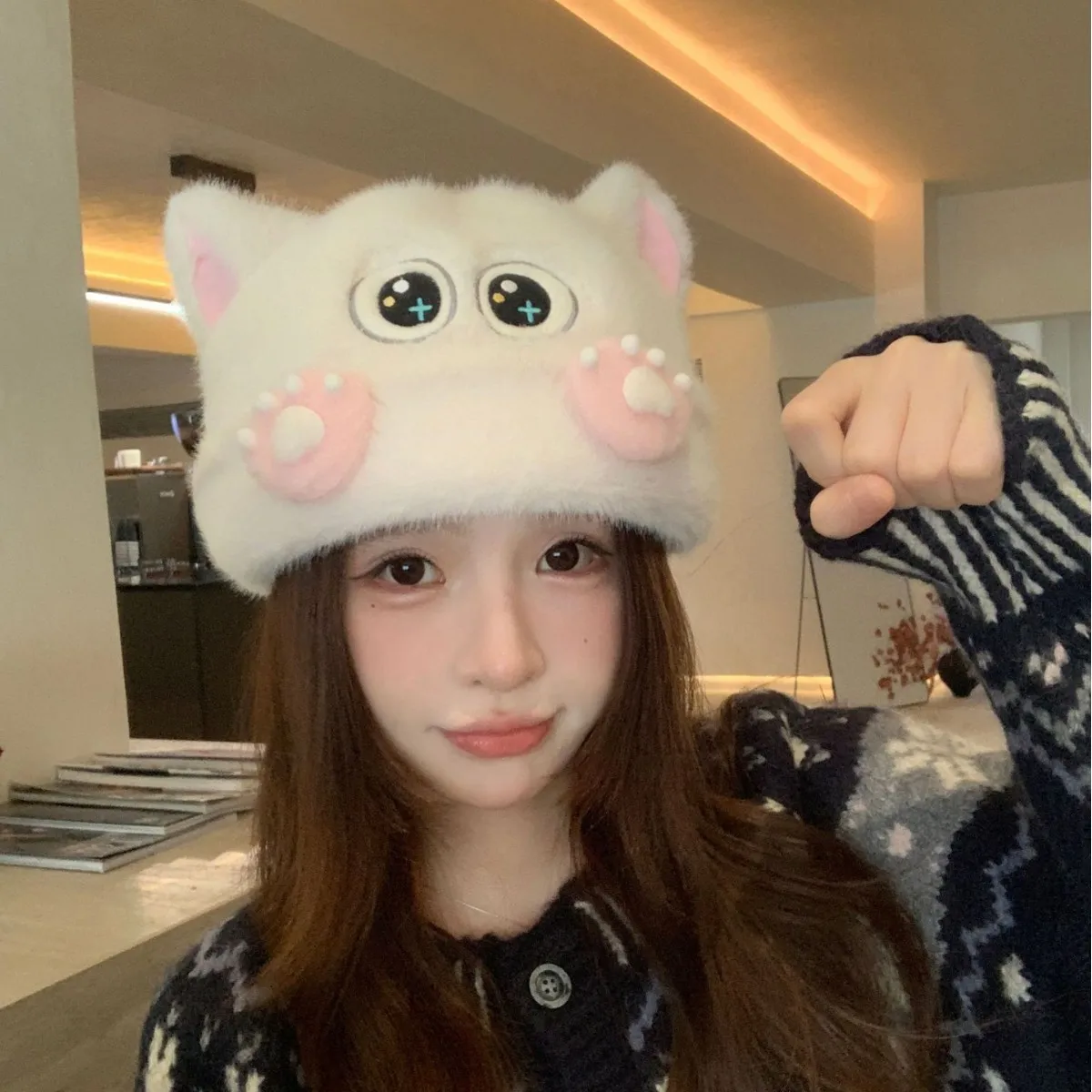 

Kawaii аниме плюшевая шапка для девочек милый кот PAWS и глаза шапка украшает шапки мультяшные утолщенные зимние теплые шапки Рождественский подарок