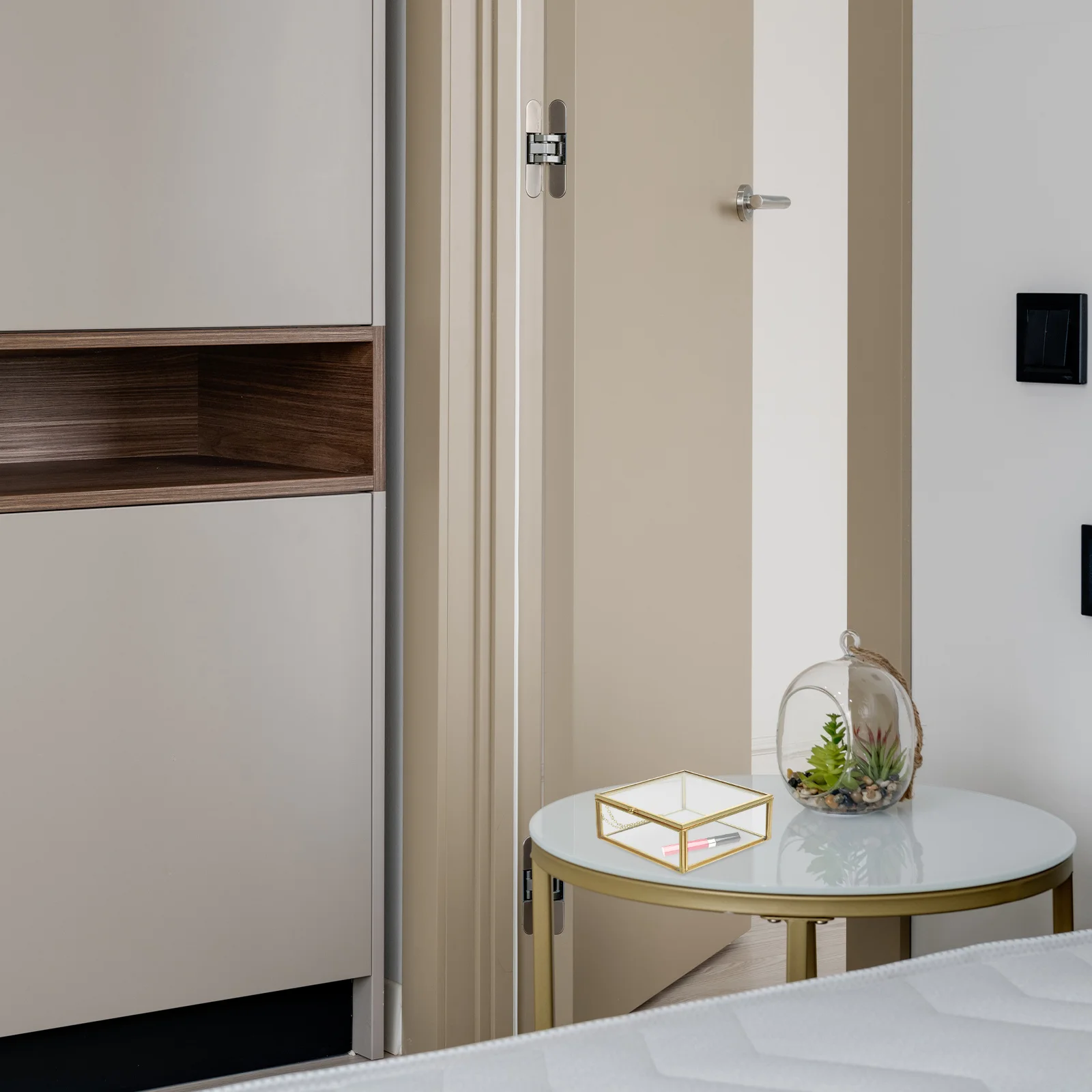 

Clear Glass Jewelry Box Alloy Sundries Organizer Jewelry Case for Home Bedroom Living Room Storage Display