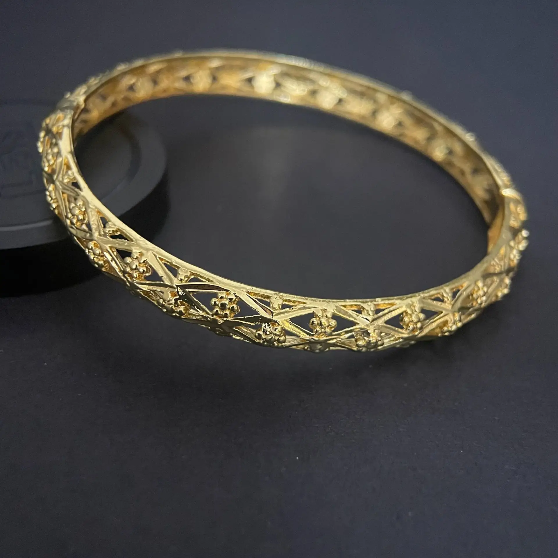 24K gold Dubai three-dimensional engraved buckle bracelet NON fade women's Middle East Dubai jewelry Vietnam