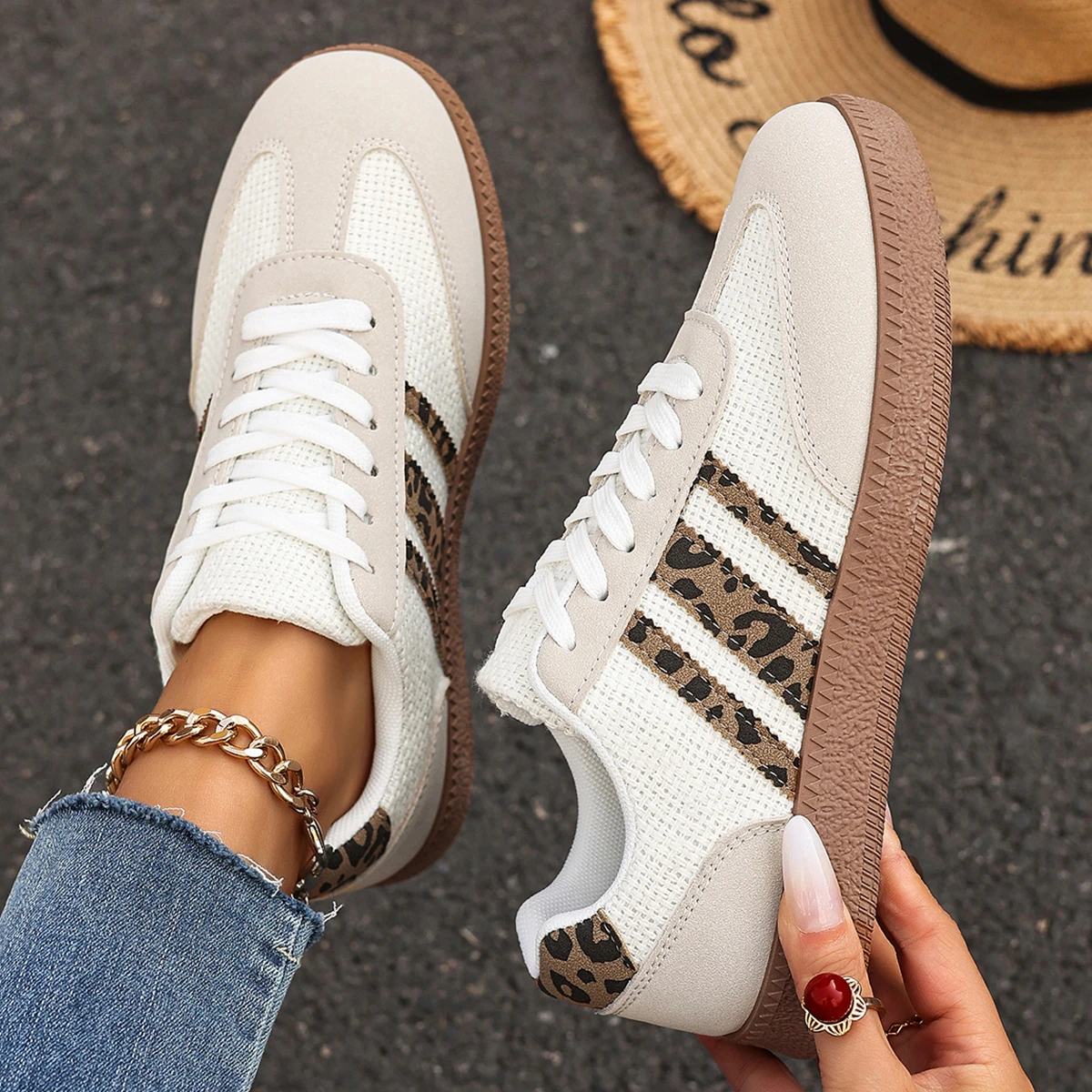 2026 Herbst Damenmode Wildleder-Sneaker mit Doppelschnallen-Metalldetails Leichte Atmungsaktive Bequeme Freizeitschuhe – Detail 9
