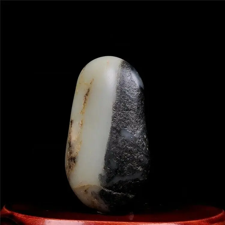 CERTIFIED PRECIOUS 104.7g CHINESE BLACK AND WHITE JADE RIVER COBBLE