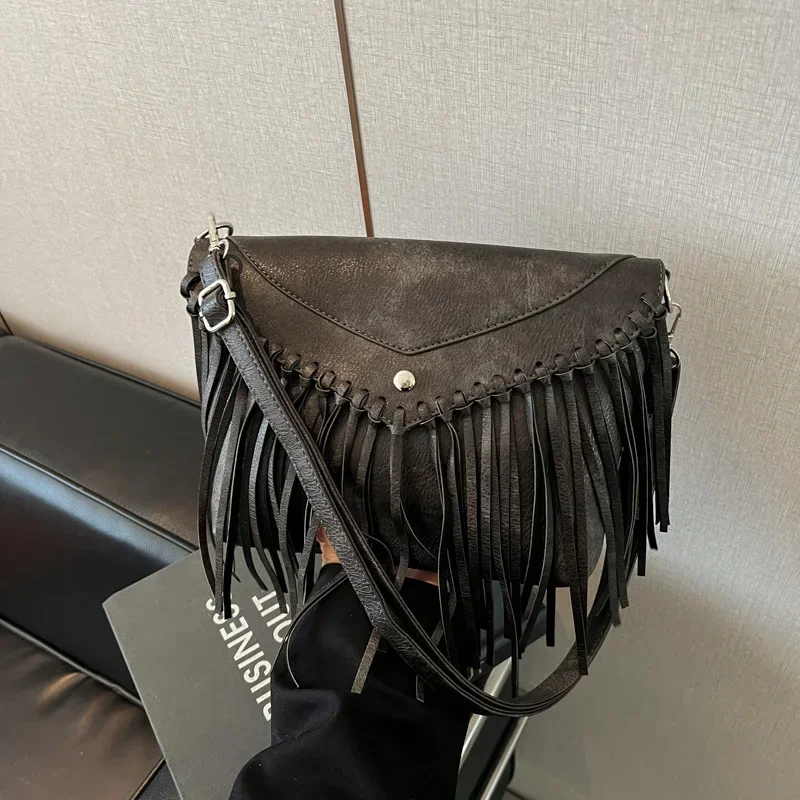 

High Quality Tassel Design PU Commute Shoulder Bags 2025 New Shoulder Bags Stylish Design Youth Crossbody Bags for Women