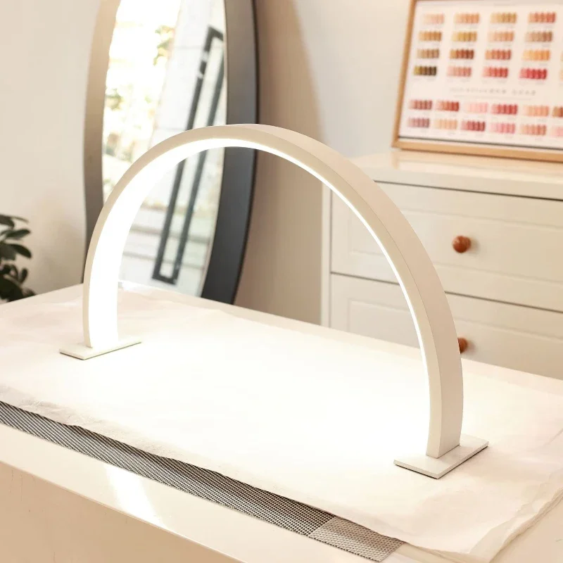 1 pz Attrezzature per assistenza alle unghie Lampada per unghie a forma di U a mezza luna Lampada di bellezza a LED portatile per saloni di bellezza Lampada da scrivania Luce di riempimento da lavoro