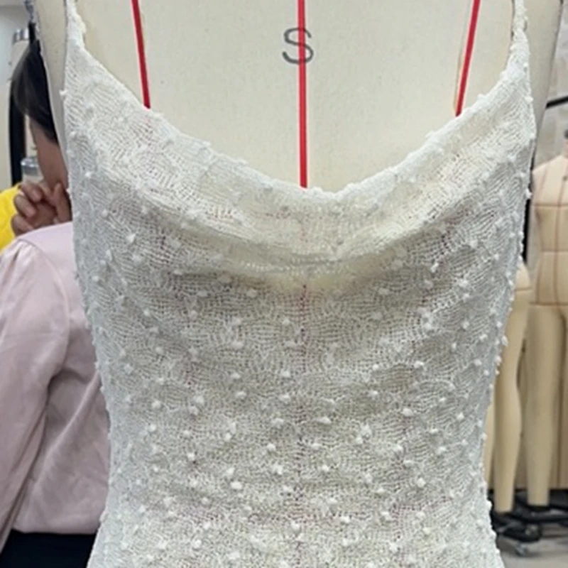 ผู้หญิงที่สง่างามชุดมินิสวิสจุดแขนกุดสายรัดปาเก็ตตี้ชุด Cami ฤดูร้อนเปลือยชุดกับเค้นคอผ้าพันคอ