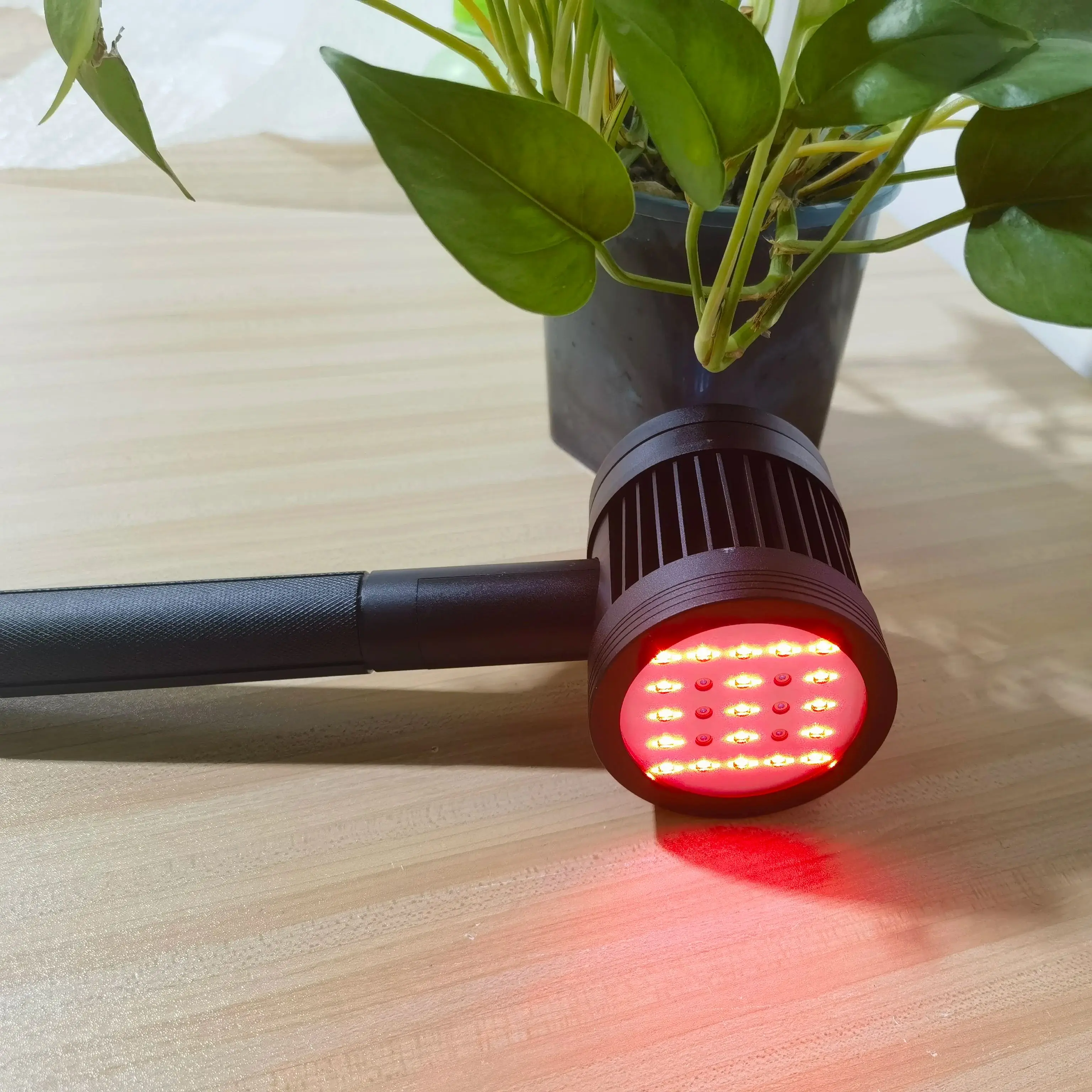 

Неинвазивный аппарат для лазерной терапии с 25 диодами — глубокое проникновение 808 нм для эффективного облегчения боли в коленях, плечах, локтях