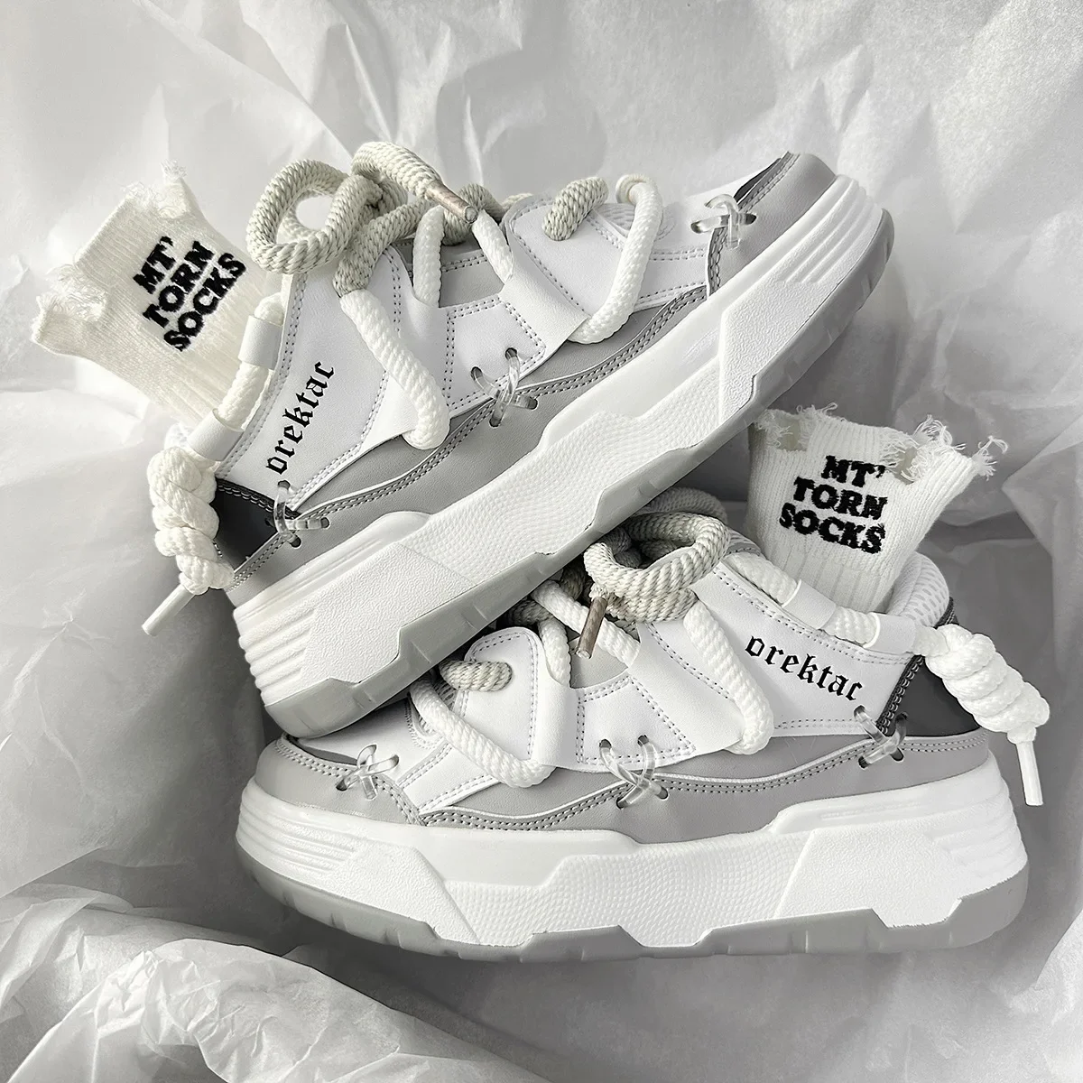 

New Luxury Women's Sneakers Fashion Trend Versatile Casual Board Shoes for Youth Lightweight and Breathable Sports Running Shoes