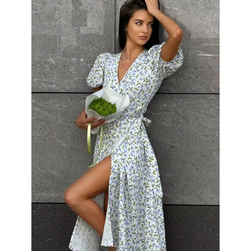 ชุดเดรสลำลองสำหรับผู้หญิง ฤดูร้อน ผ้าฝ้าย 100% ลายดอกไม้ ทรงเอไลน์ ความยาวปานกลาง ผ่าข้าง ชุดเดรสยาวสีขาว สวยสง่า สำหรับผู้หญิง ปี 2025