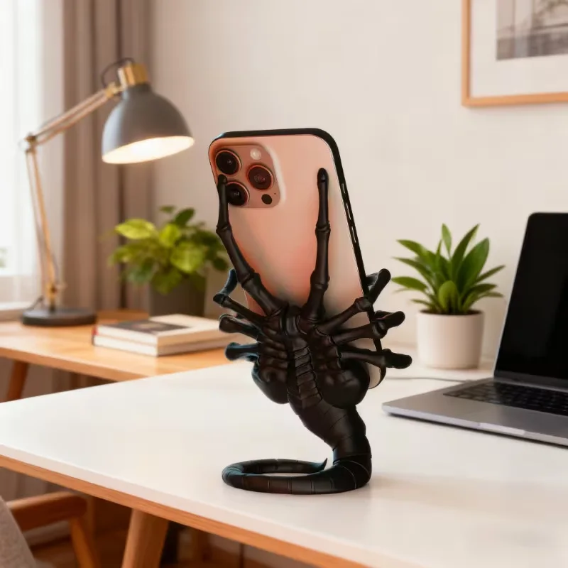 Creative Alien Facehugger Phone Stand, Alien Action Figure Desktop Ornament, Fun Office Decoration Collectible Gift for Movie Lo