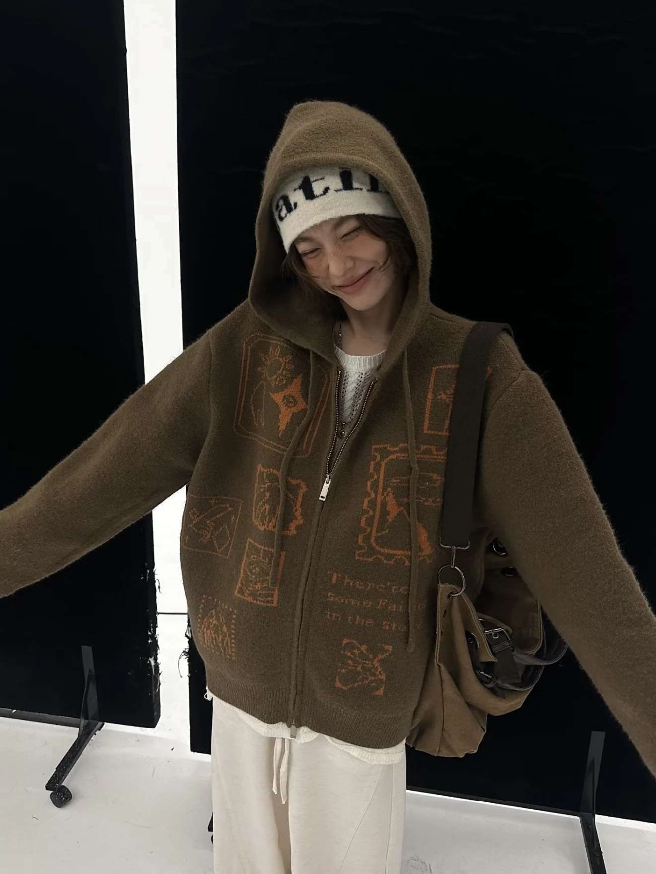 

American Retro Pattern Knitted Zipper Hooded Cardigan ex Autumn Winter Lazy Casual Versatile Outerwear Polyester Fiber Lo...