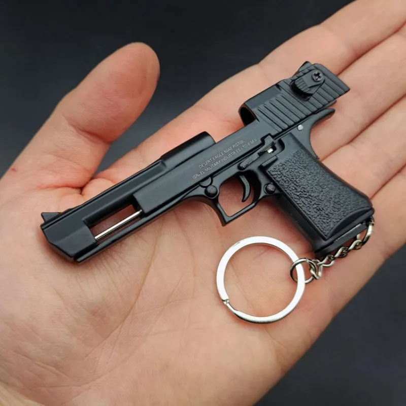 Mini Desert Eagle Toy Guns Arms, Liga preta Chaveiro Pistola, Metal Model Pistolas, PUBG Decoração Toy, 1:3