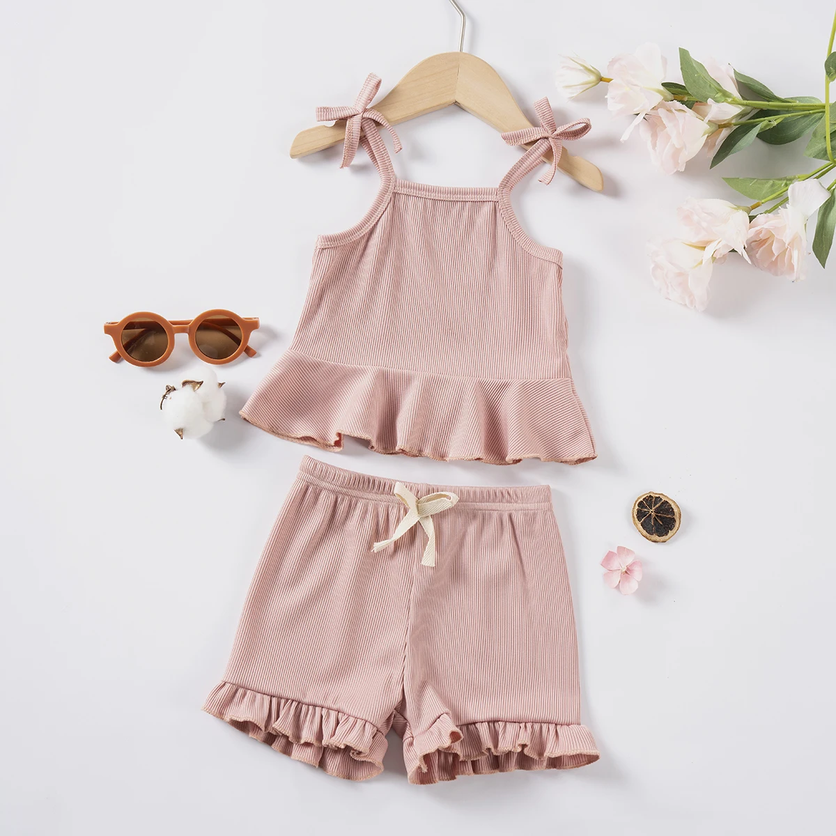 2024 Girl\'s Clothes Out Light and Breathable Solid Color Cute Bow Tie Suspenders Ruffle Shorts Set Simple Fashion Two-piece Set