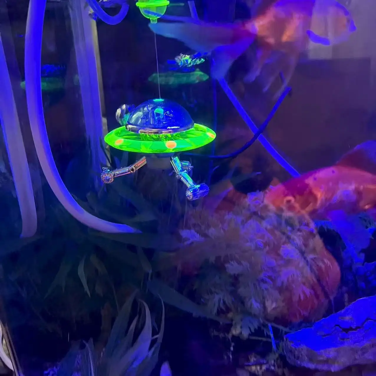 Felsenfigur UFO Miniatur-Aquarium-Statue World of Tanks Dekorative Fischbecken-Ornamente Hintergrund-Dekoration Aquarium-Dekor Landschaftsgestaltung