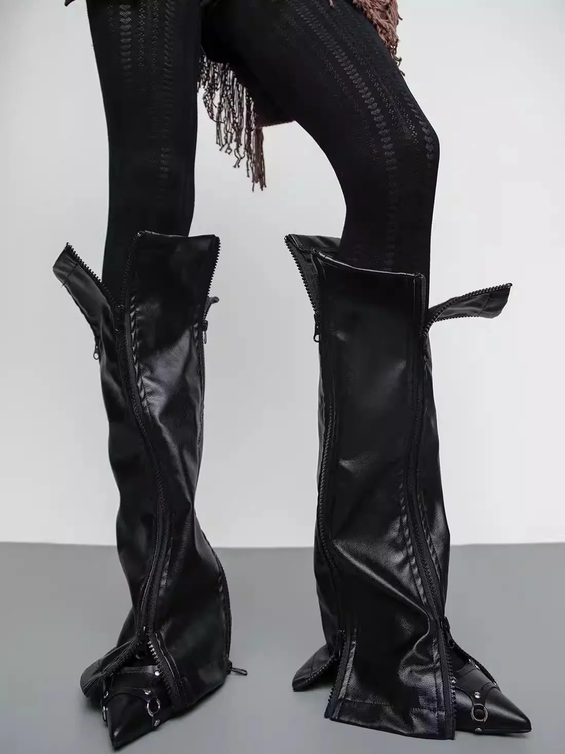 women's-black-pu-leather-designer-zipper-leg-ankle-knee-sleeve-over-knee-girls-fashion-dancing-punk-leggings-leg-warmer-r2316