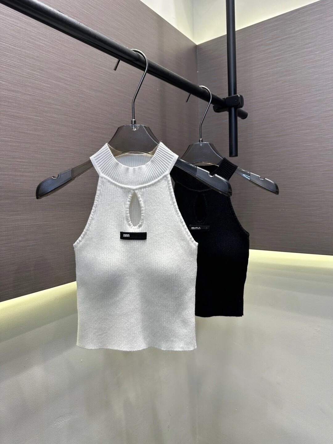 Fashionable Knitted Hollow out Neck Hanging Vest Women's Spicy Sleeveless Top round Neck Short Style for Young Women