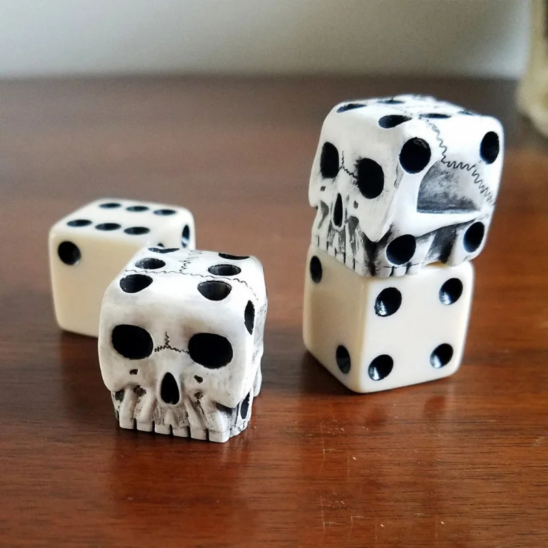 

NEW Halloween White Skull Resin Dice Game Casual Toy Equipment Fifth Personality Demon Small Set