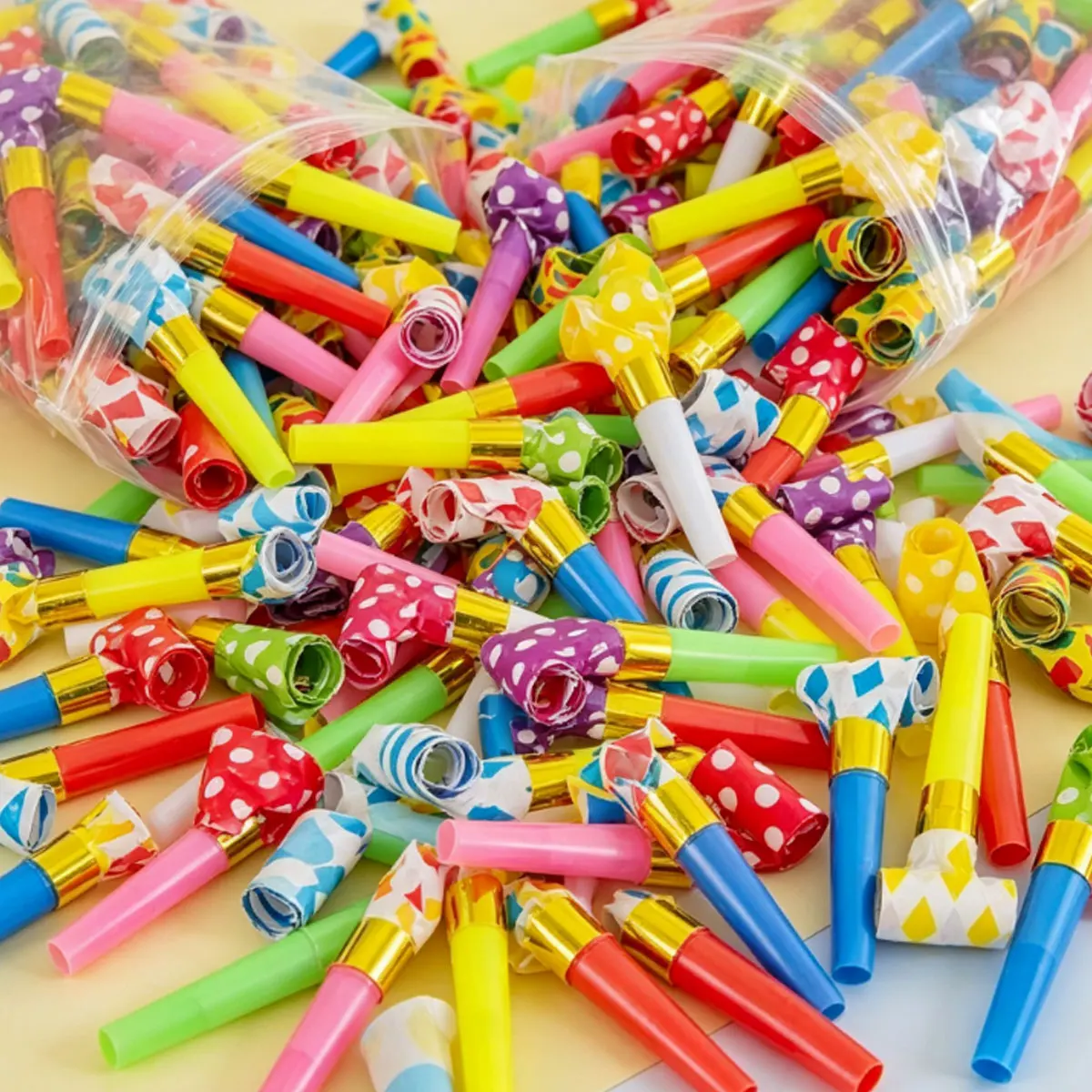 35/65 Piezas de Silbatos de Fiesta de Nariz Larga Surtidos Aleatoriamente, Divertidos Sonidos de Plástico, Decoración para Crear una Atmósfera Encantadora ZSY