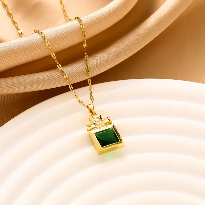 

The latest elegant and light luxury style emerald zircon copper micro-pendant collarbone necklace