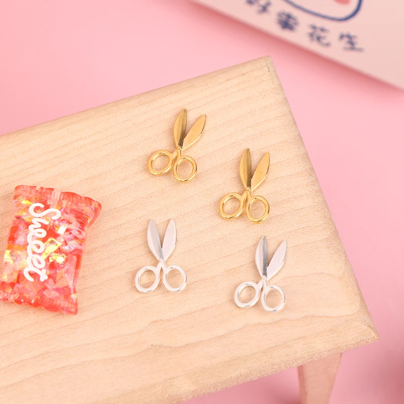 Mini ciseaux métalliques argent/or pour maison de poupée 1:12, 2 pièces, accessoires de meubles pour décoration de maison de poupée, jouets de jeu pour enfants