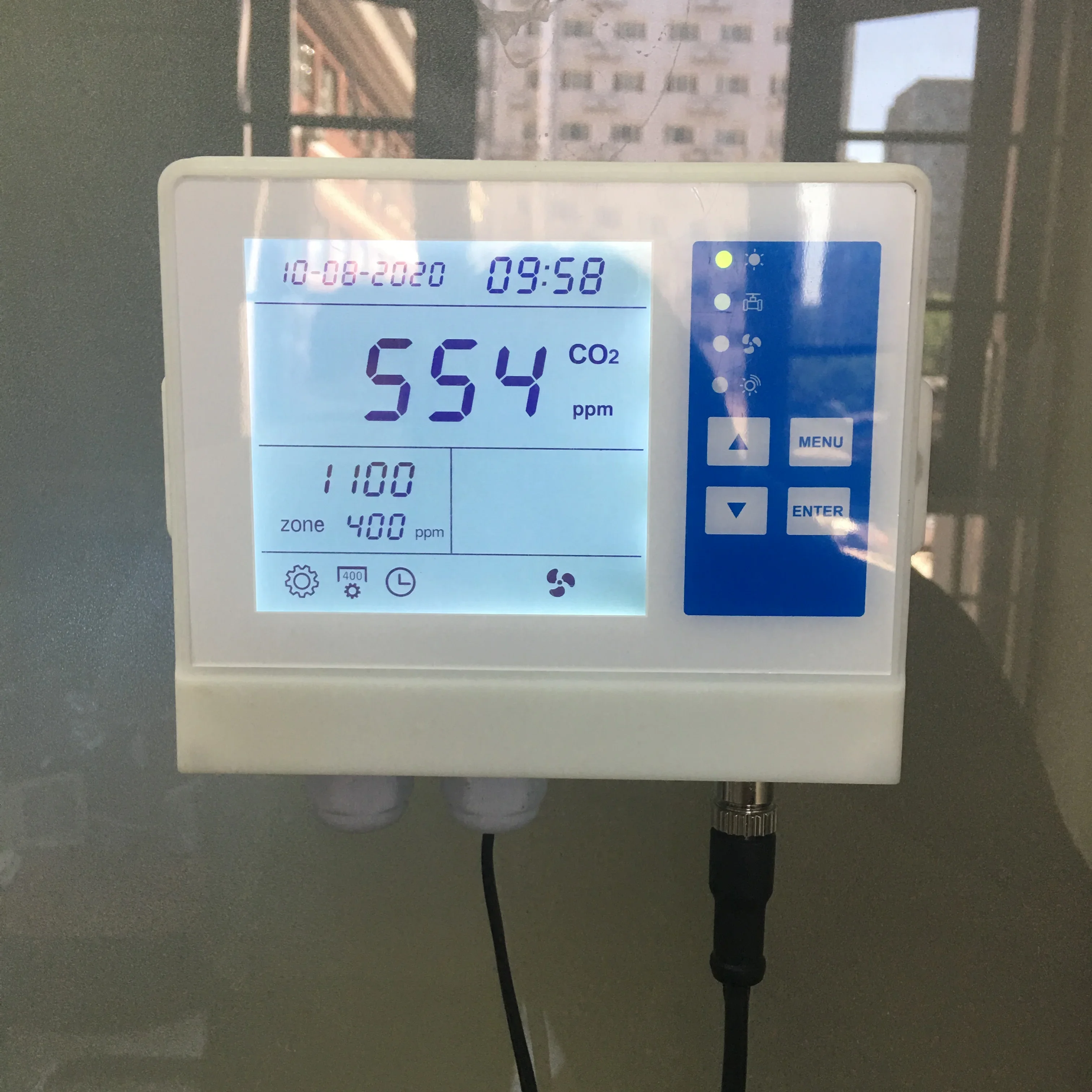 Greenhouse hydroponic growth chamber CO2 controller control CO2 dosage regulator or ventilation fan CO2 controller