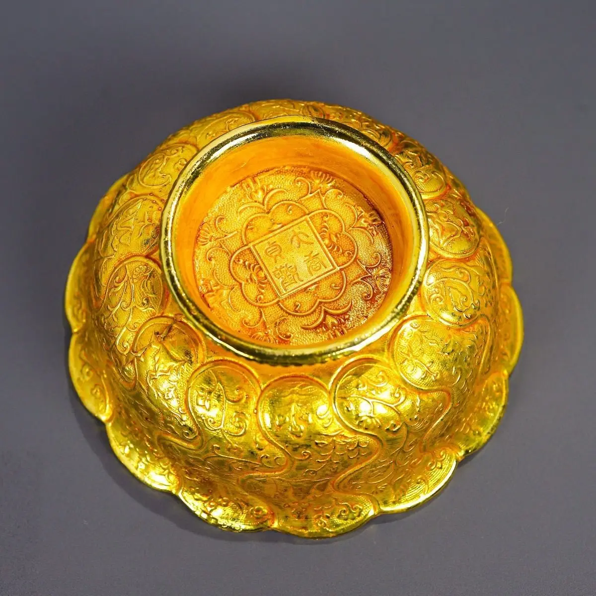 Embossed twisted branches pattern, Honghu, Swiss Beast Lucky Bowl, antique desktop decoration handicraft ornament