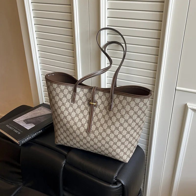 

Просторная винтажная большая сумка 2025 года, женская роскошная сумка через плечо, повседневная сумка через плечо для пригородных поездок, сумка «день-ночь», минималистичная кожаная сумка