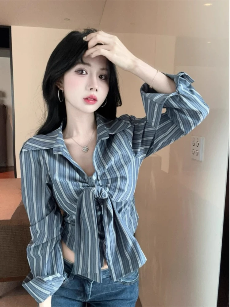 

Шикарная женская рубашка во французском стиле в полоску с длинными рукавами на талии, универсальный укороченный топ, модный укороченный топ с бантом и v-образным вырезом, завязанные облегающие блузки