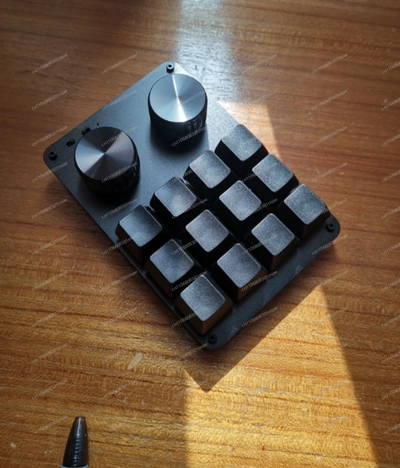 Three-knob 16-key mechanical custom keyboard macro programming