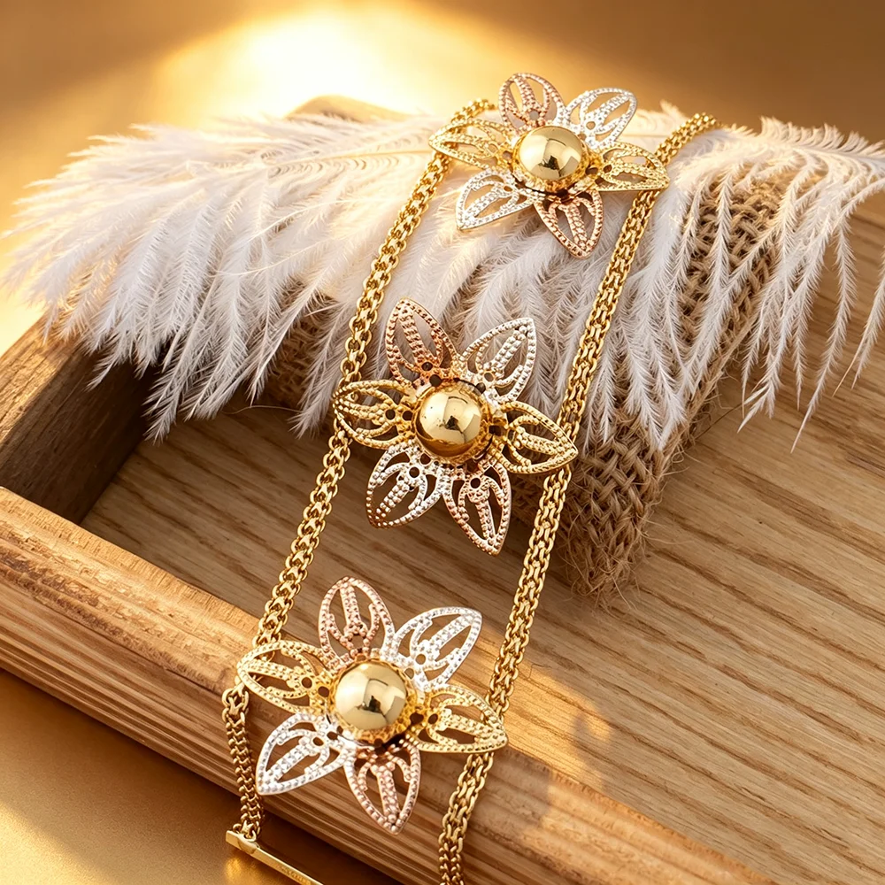 Luxuriöses zweifarbiges, hohles, floral vergoldetes 4-teiliges Schmuckset aus Dubai, afrikanische Halskette, Ohrringe, Armreif, Ring, Brautgeschenk für die Hochzeit. – Detail 7