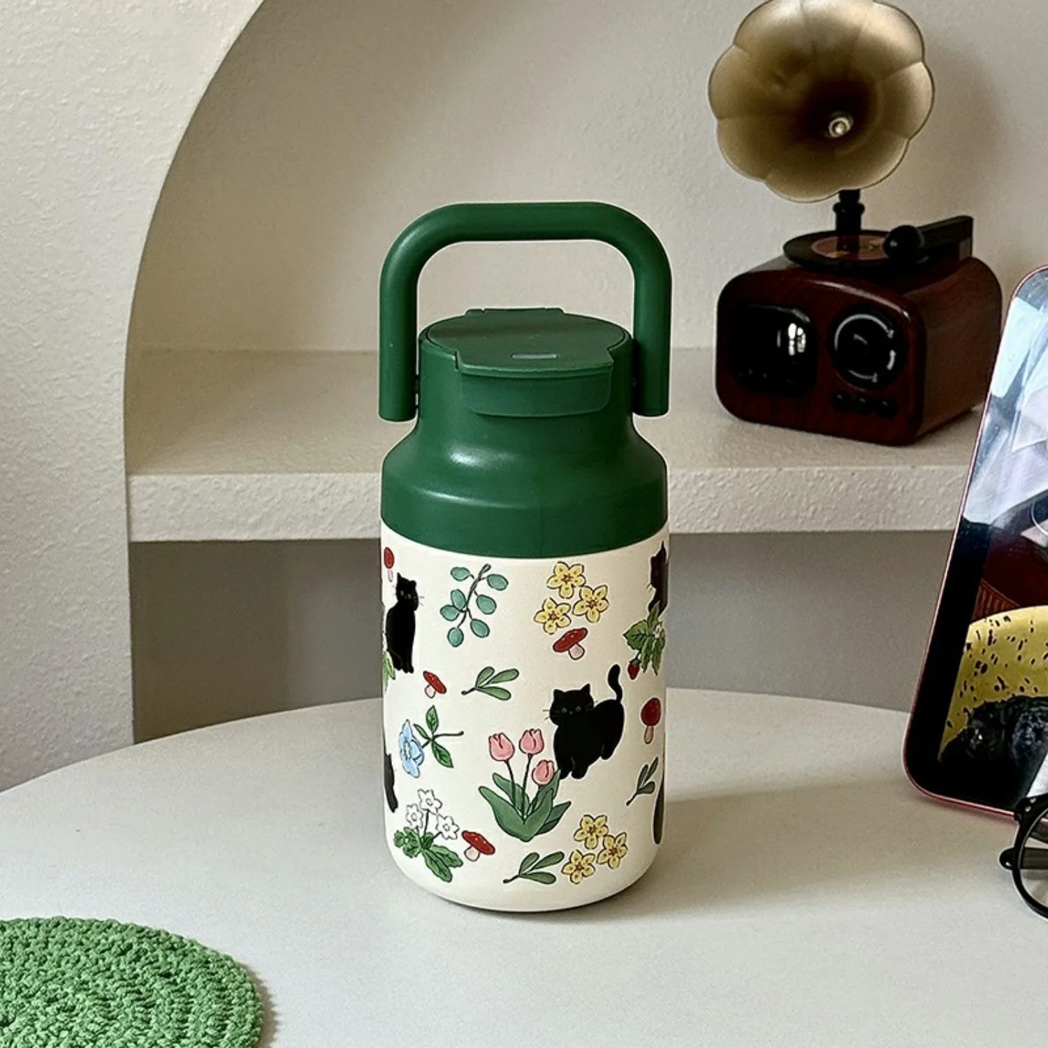 

Vintage Style Insulated Water Bottle, 304 Stainless Steel, Portable for Students, Unique Design