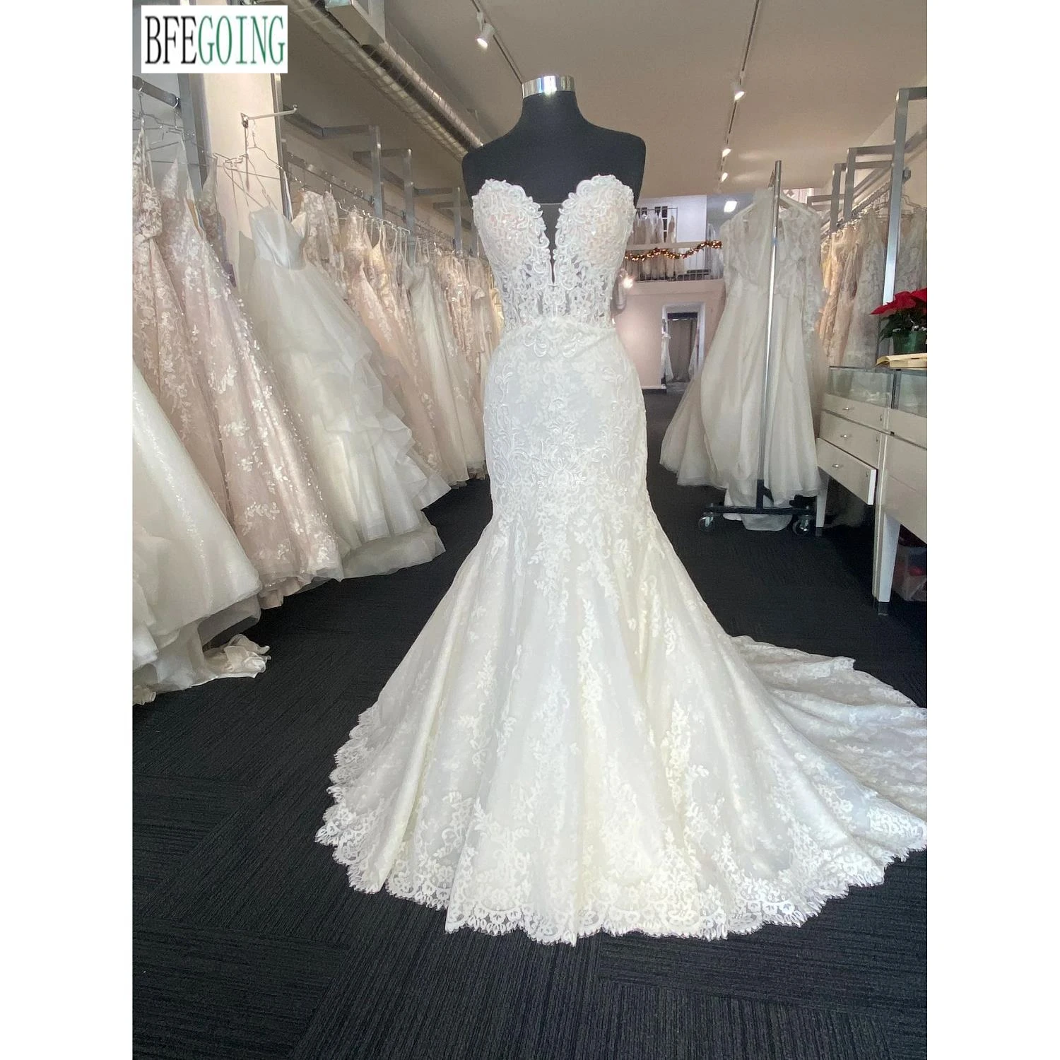 

Lace Appliques Mermaid/Trumpet Wedding Dresses Chapel Train Custom Made Beading Strapless Floor-Length Bridal Gowns