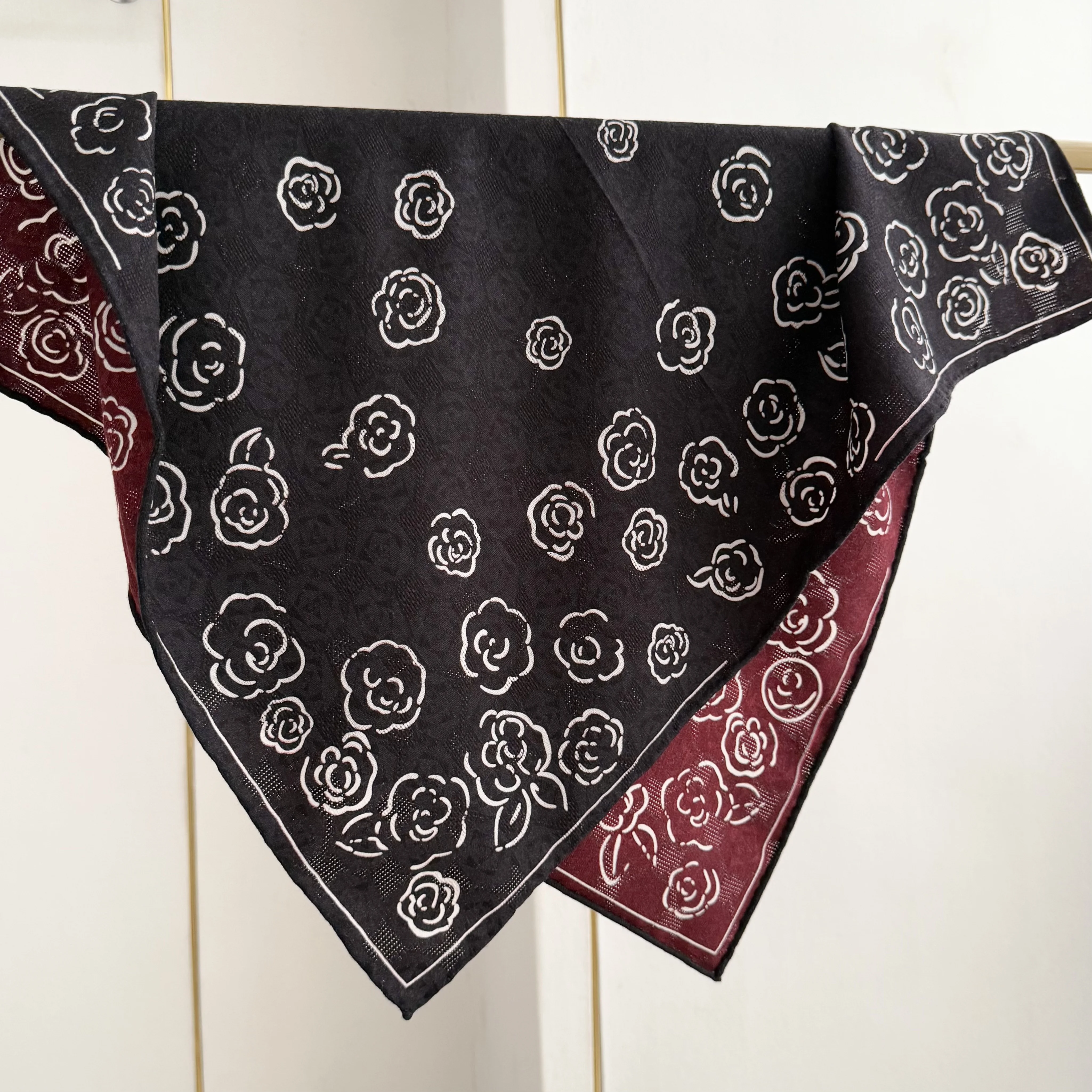 

Камелия двухцветный уникальный дизайн 70% шерсть 30% шелковый жаккардовый шарф для женщин - элегантный и теплый платок, 65 см * 65 см