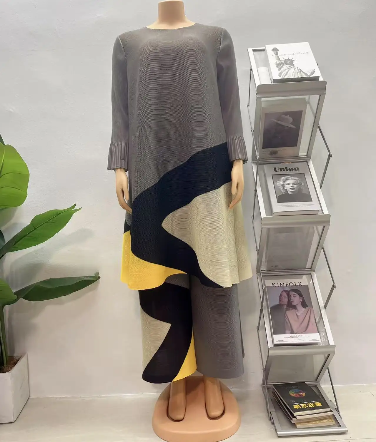 

Miyake Pleated Printing Fashion Suit Korean Version Top + Wide-leg Straight Pants Two-piece Set Women's Clothing 2025 Summer New